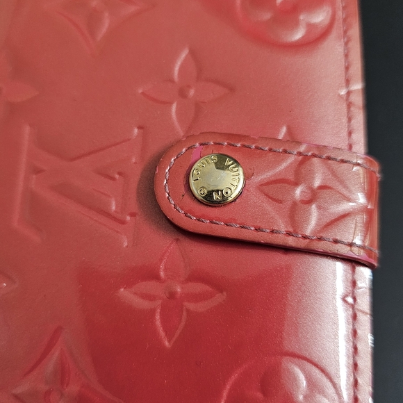 Authentic Louis Vuitton Kisslock Wallet in Pink Vernis 💗 - Picture 3 of 16